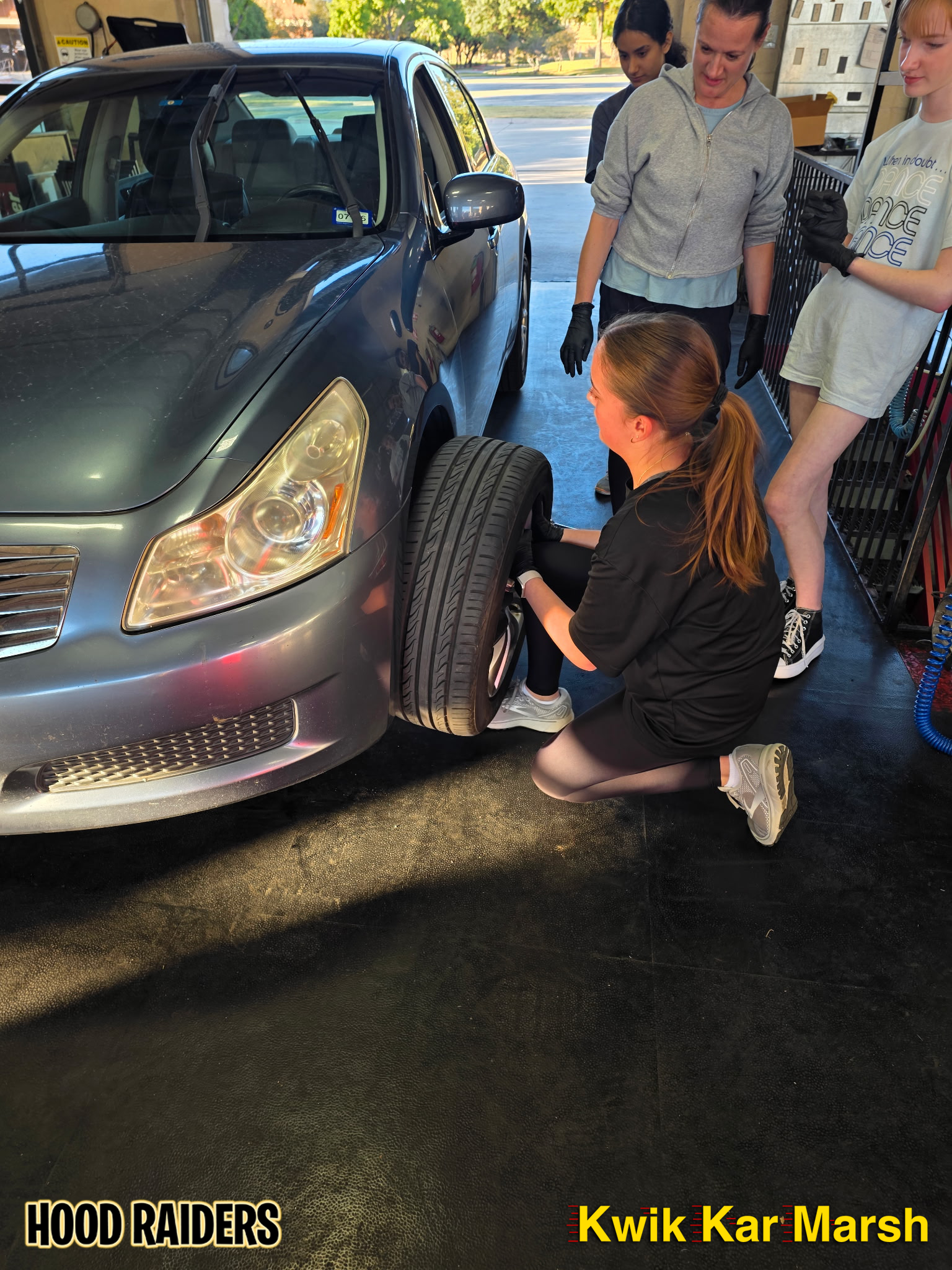 girl-scouts-car-clinic-hoodraiders-8