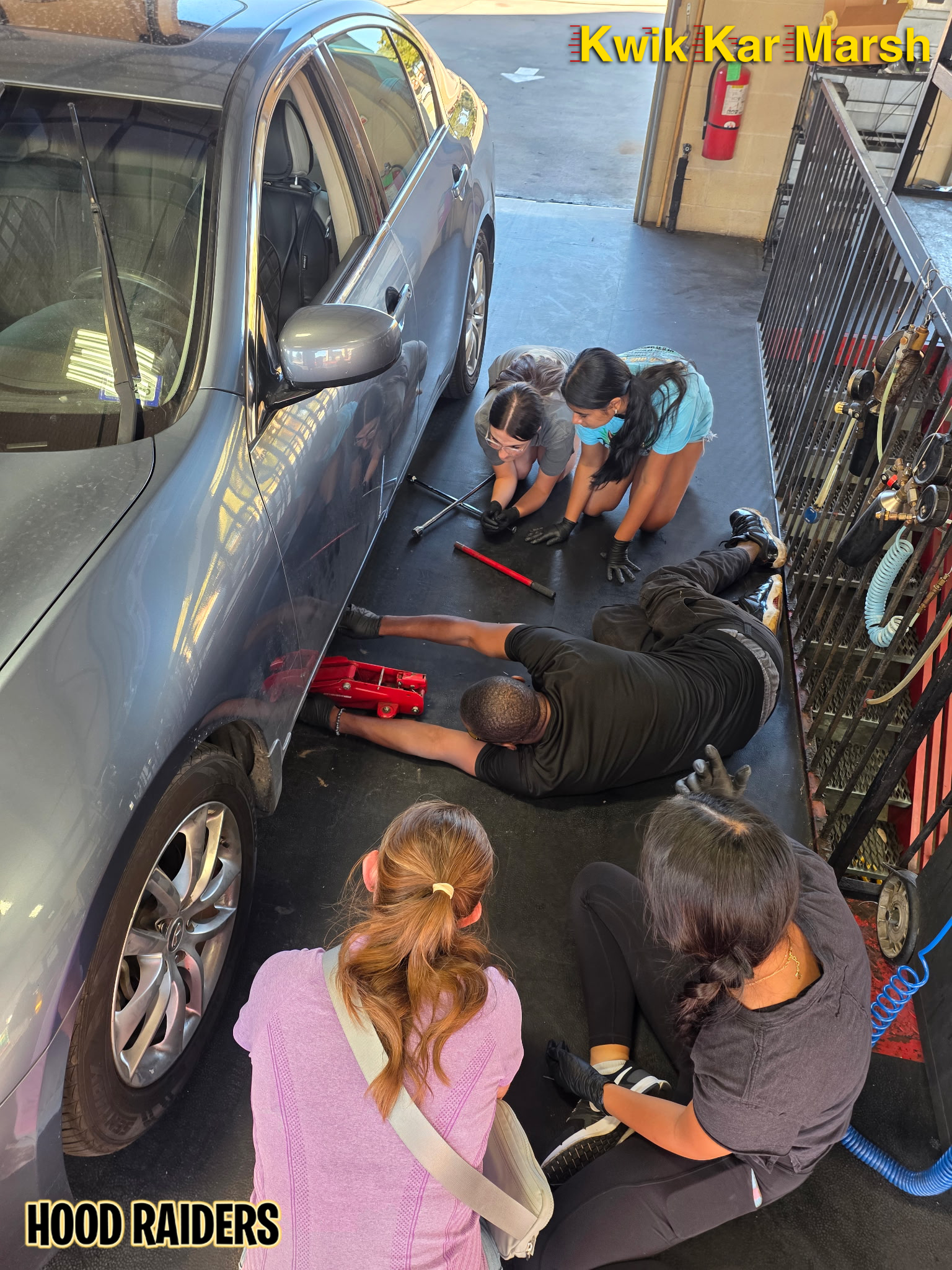 kwik-kar-marsh-hoodraiders-girl-scouts-car-clinic-23