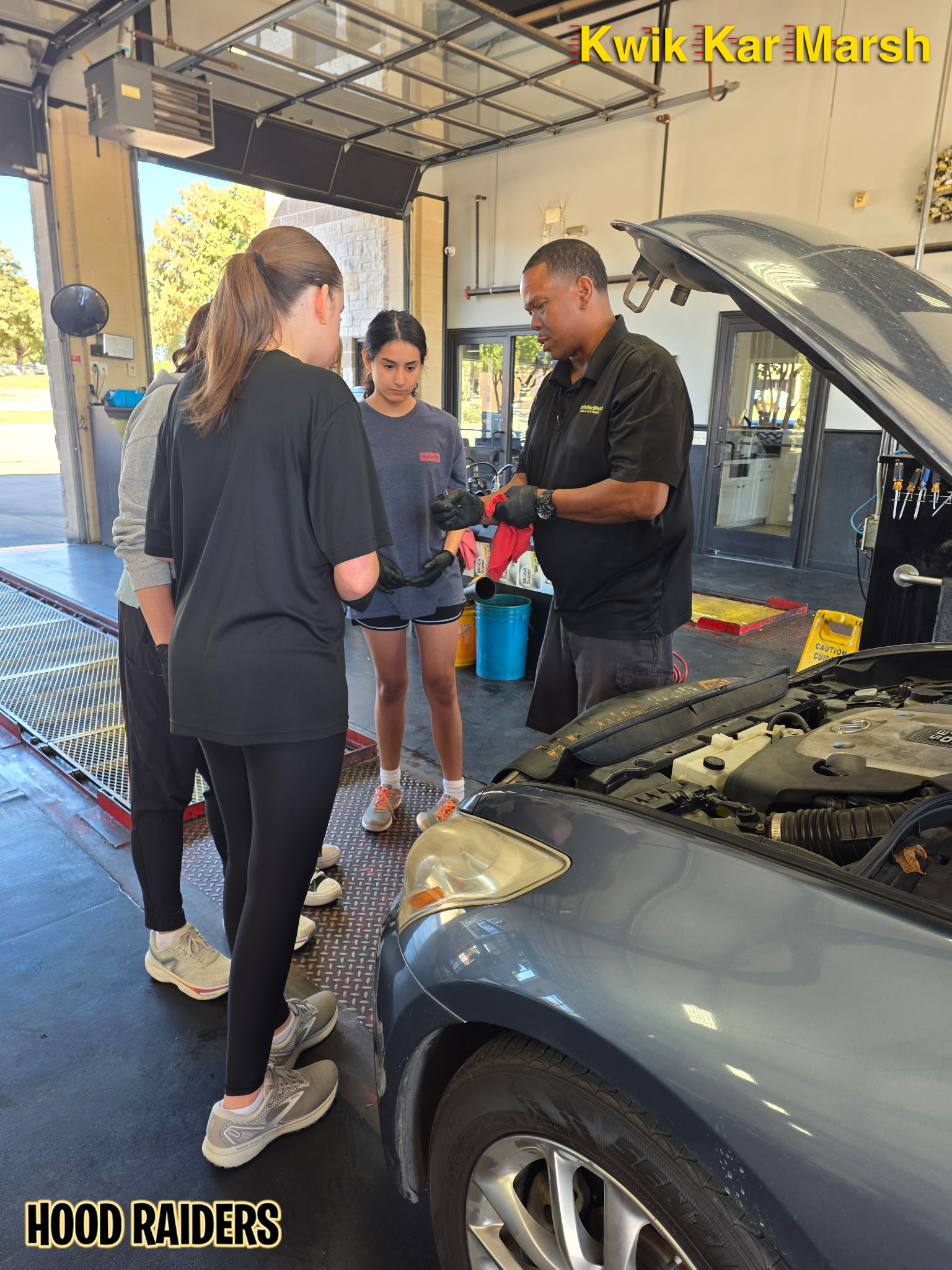 kwik-kar-marsh-hoodraiders-girl-scouts-car-clinic-47