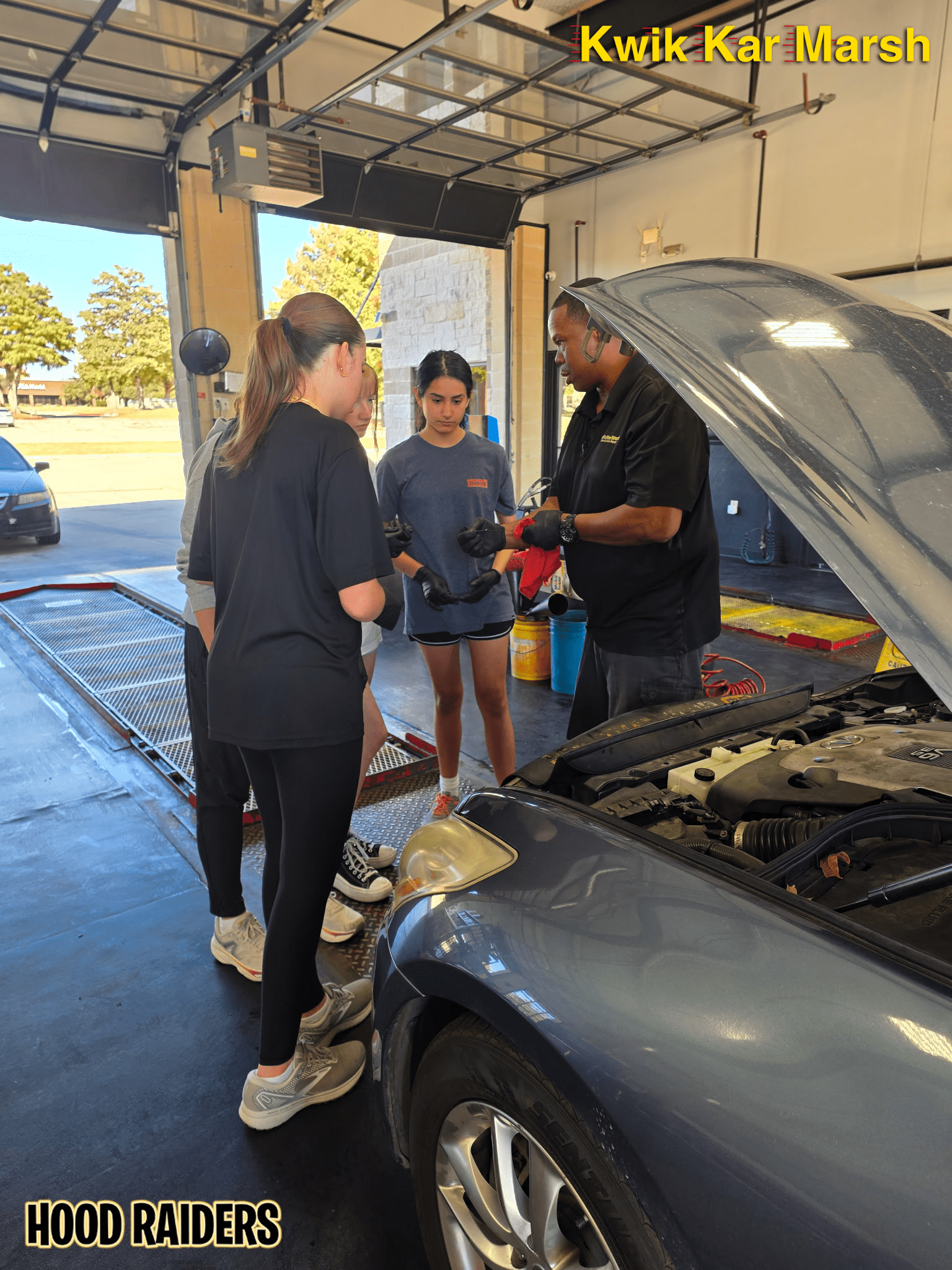 kwik-kar-marsh-hoodraiders-girl-scouts-car-clinic-48